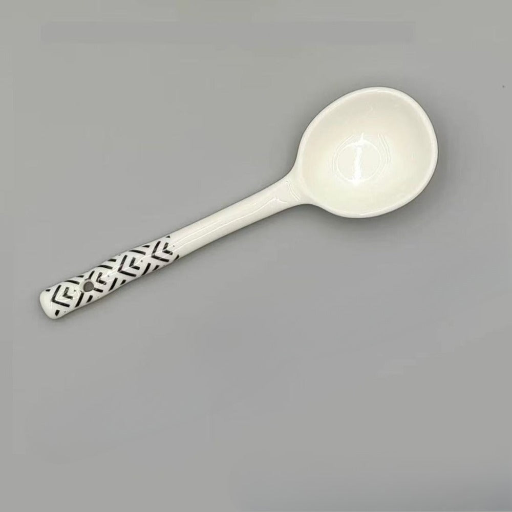 Classic Black and White Ceramic Spoon | Minimalist Non-Slip High-Quality Home Use Soup Spoon - Creative Cute for Ramen and Rice Porridge Serving, Ideal for Delicious Soups and Noodles